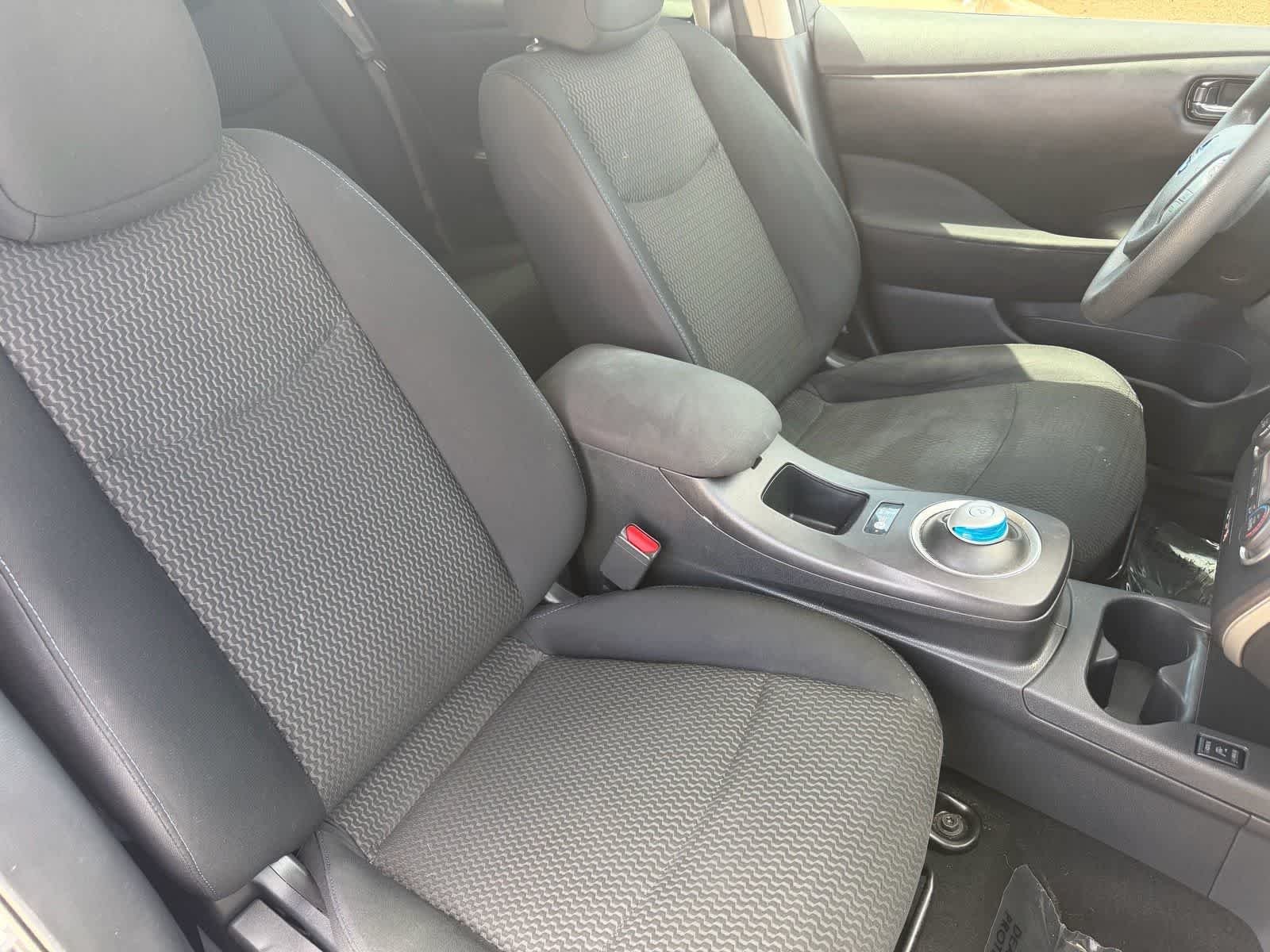 Certified Used 2017 Glacier White Nissan S image 15