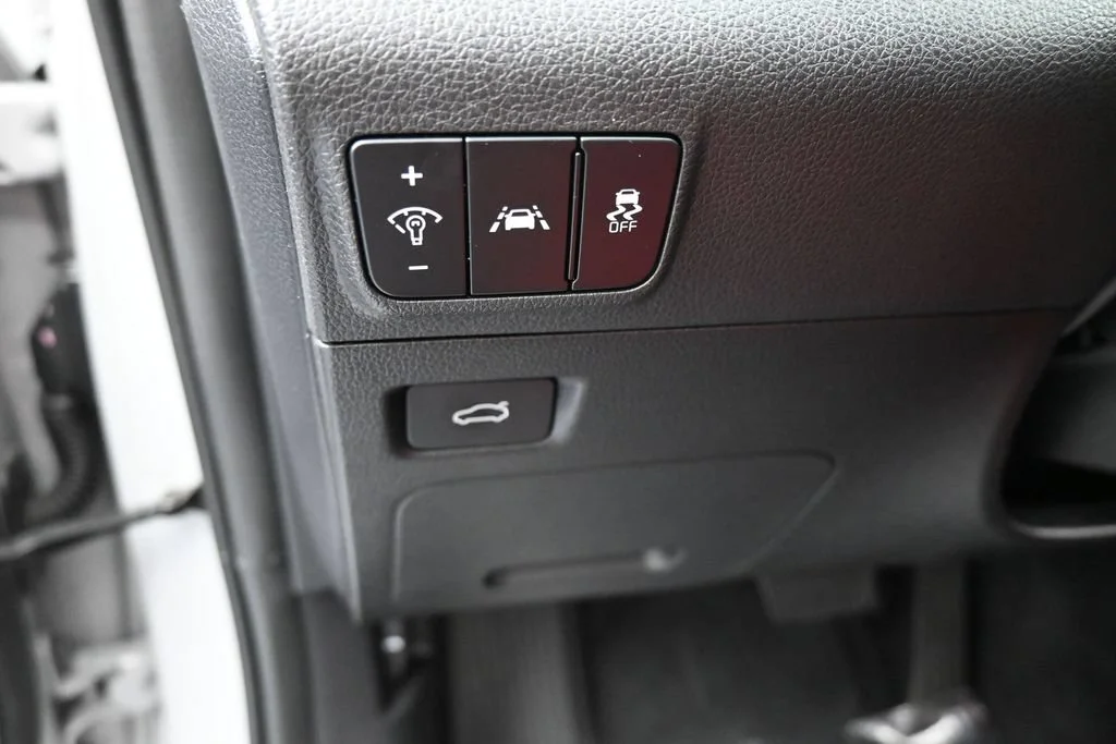 Used 2023 Wolf Gray Kia GT-Line image 11