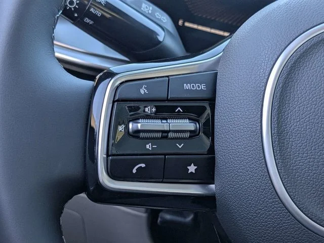 2025 Kia Sorento S - Photo 25
