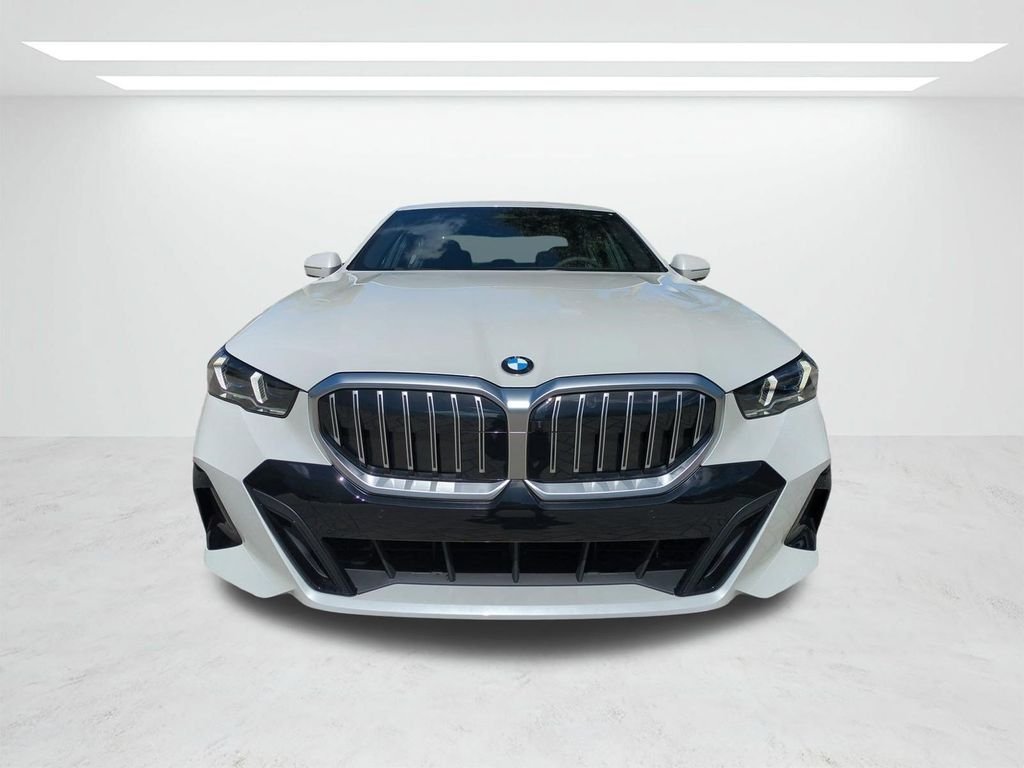 New 2027 Mineral White Metallic BMW 530i xDrive image 9