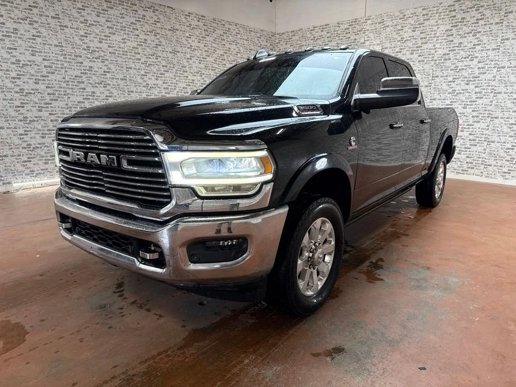 Used 2020 Diamond Black Crystal Pearlcoat Ram Laramie image 3