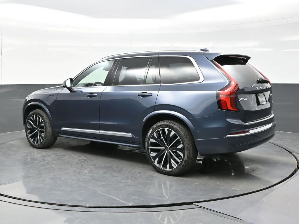 New 2026 Denim Blue Volvo T8 Plus image 4