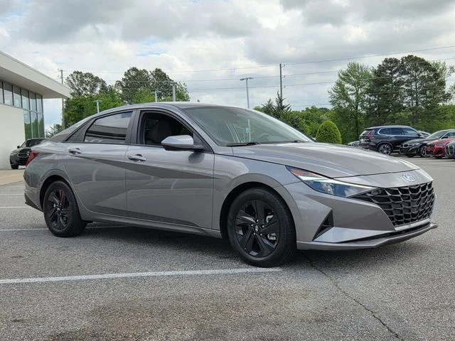 Used 2023 Silver Hyundai SEL image 5