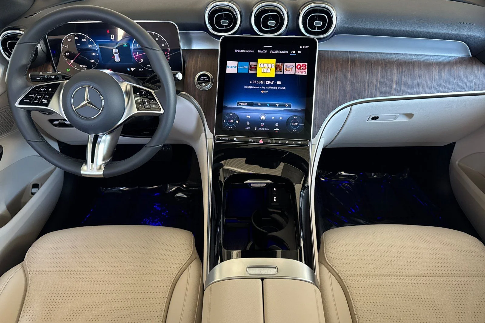 New 2027 Polar White Mercedes-Benz GLC 300 image 10