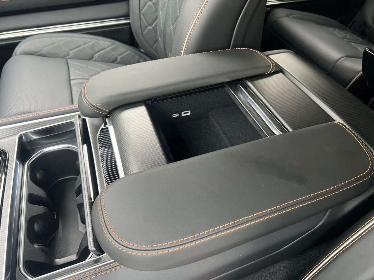 New 2026 High Gloss Black Exterior Paint Jeep Summit Reserve image 38