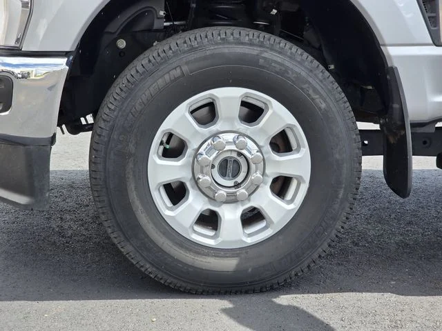 Used 2024 Silver Metallic Ford XLT image 33