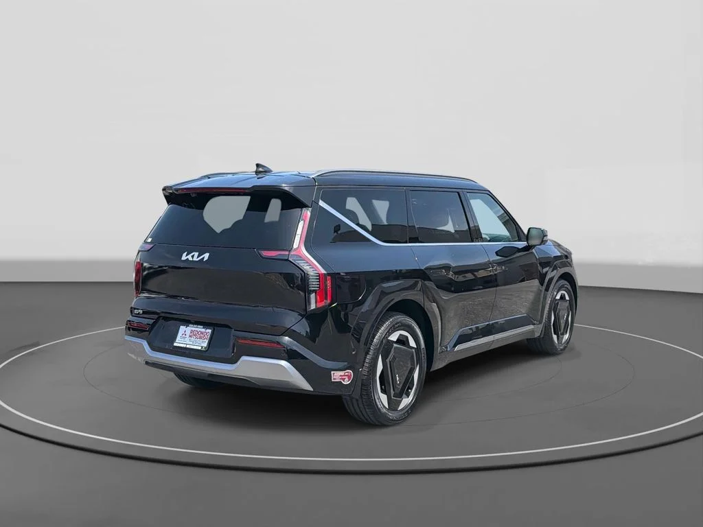 Used 2024 Aurora Black Pearl Kia Land image 5