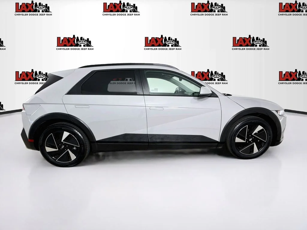 Used 2025 Gray Hyundai SEL image 8