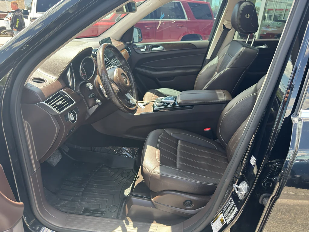 Used 2019 Black Mercedes-Benz 450 4MATIC® image 22