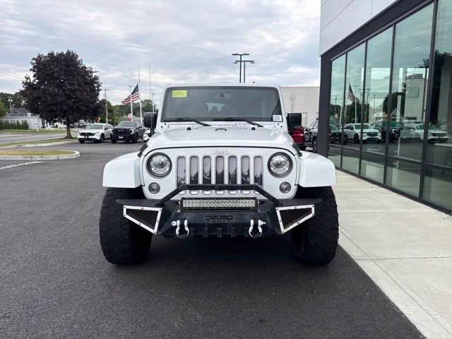 Used 2017 White Jeep Unlimited Sahara image 7