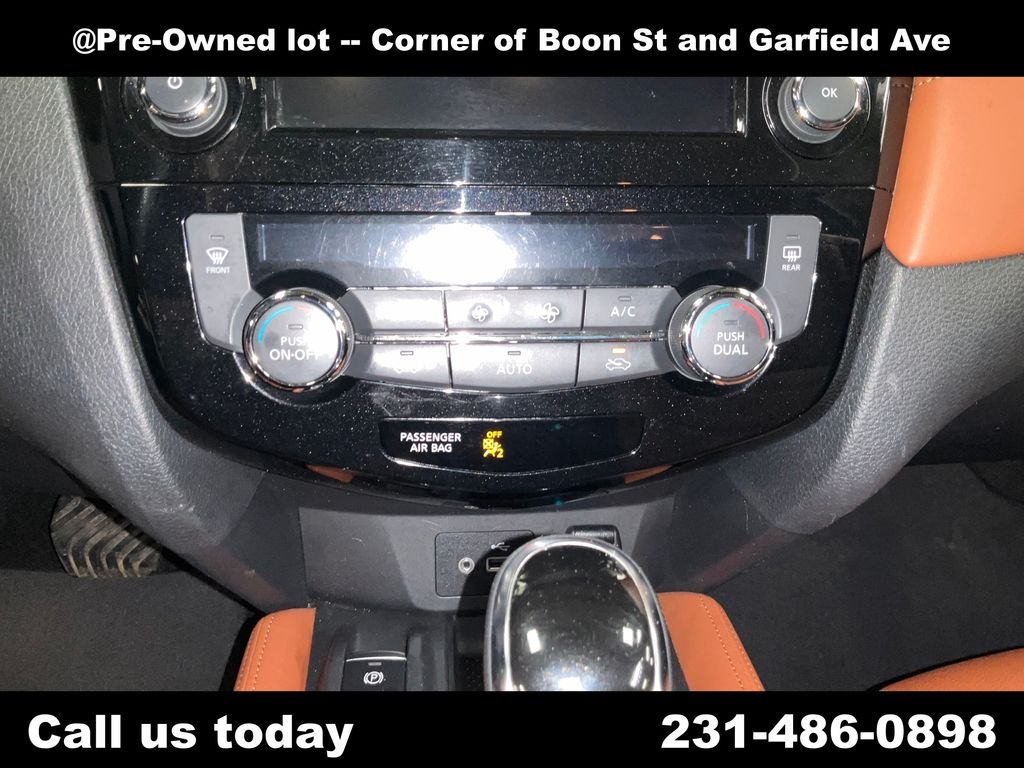 Used 2019  Nissan SL image 18