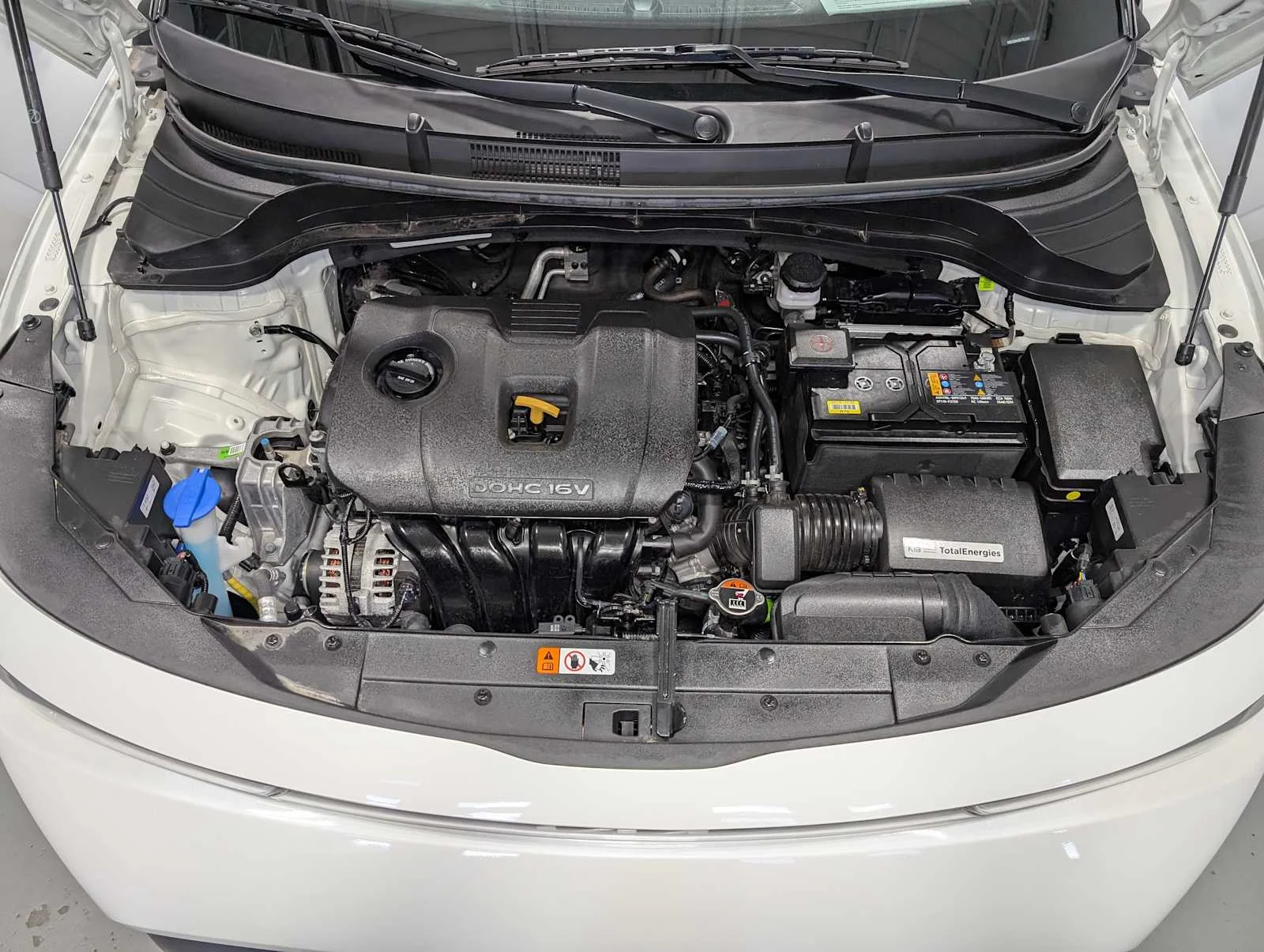 Certified Used 2025 Snow White Pearl Kia LX image 15