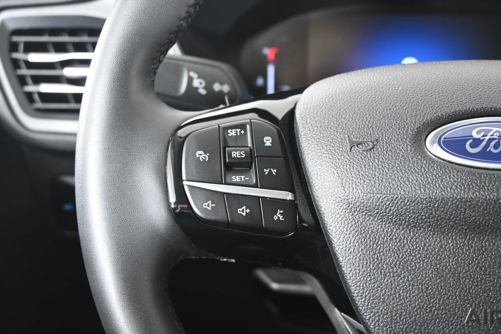 Used 2023  Ford Active image 33