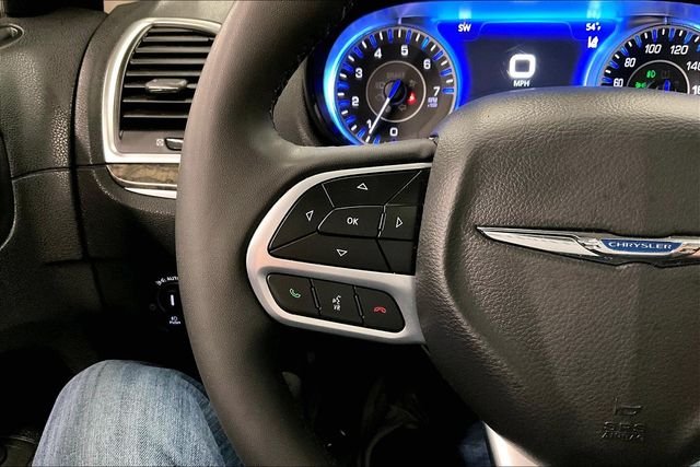 2023 Chrysler 300 Touring L - Photo 25