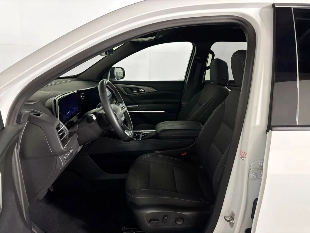 Used 2024 White Chevrolet LT image 11