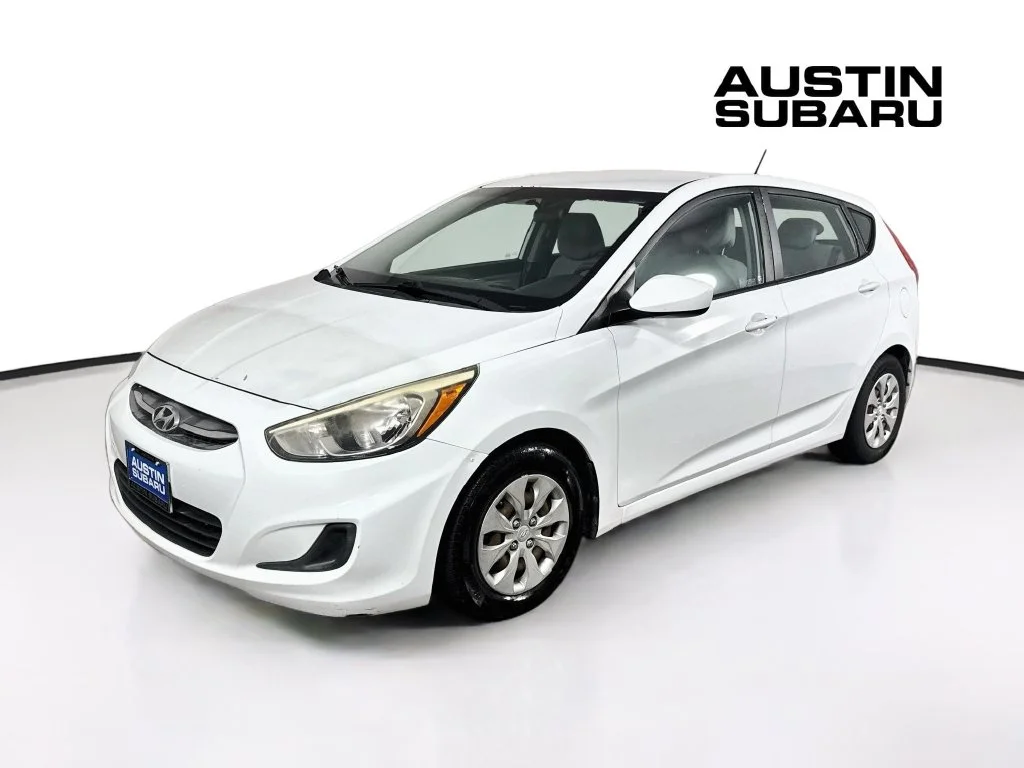 Used 2016 White Hyundai SE image 3