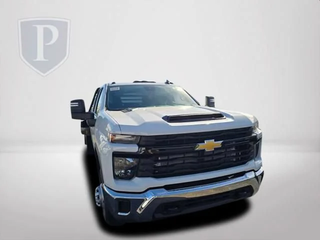 New 2026 Summit White Chevrolet Work Truck image 13