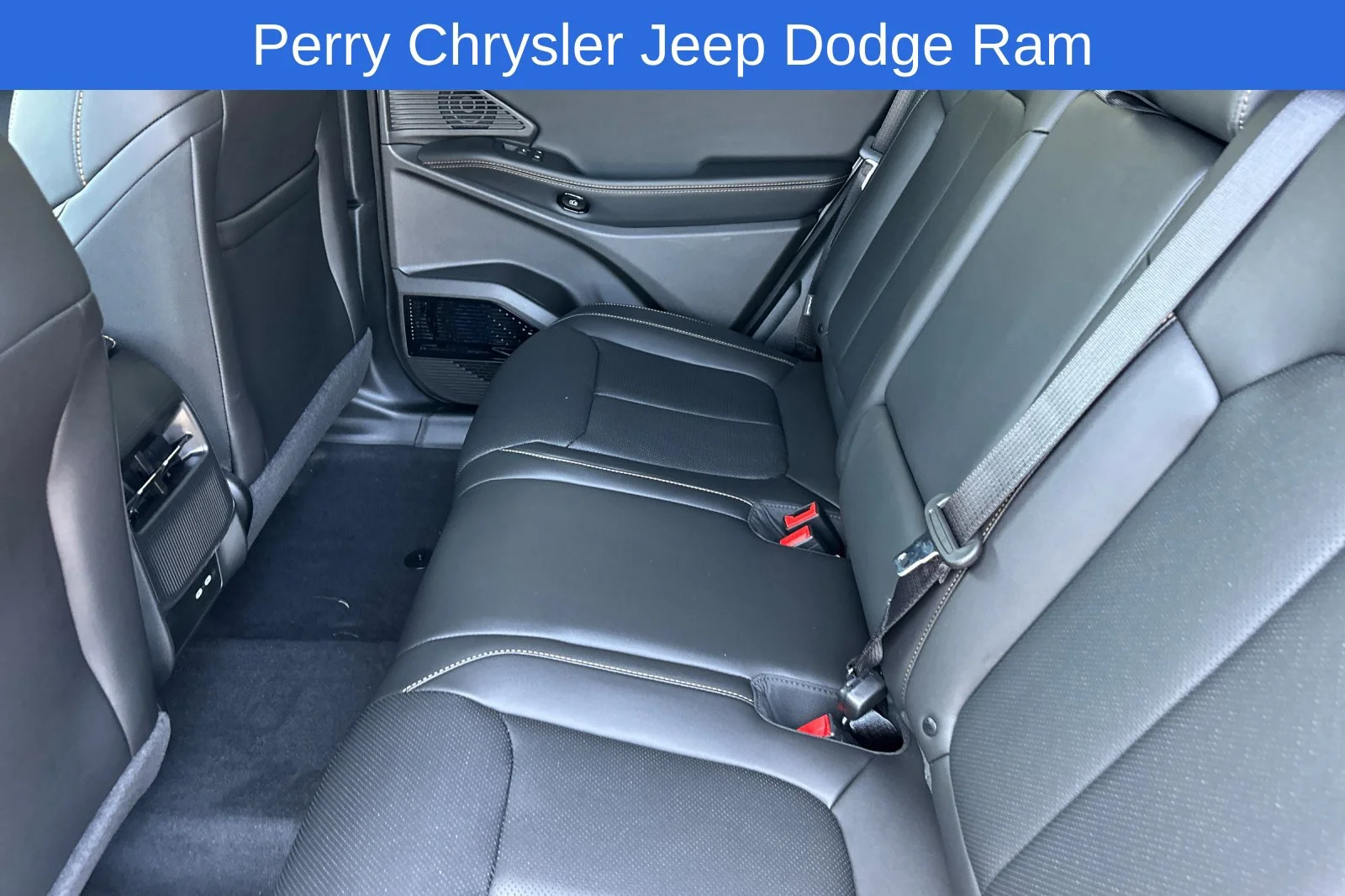 New 2026 Silver Zynith Clear-Coat Exterior Paint Jeep Laredo image 8