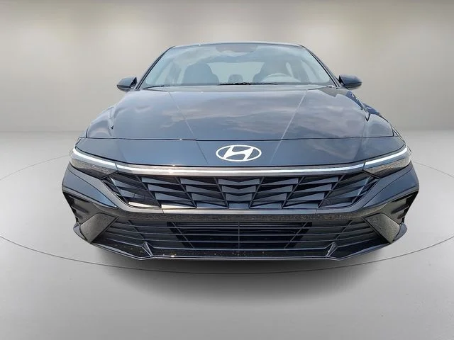 New 2026 Black Hyundai SE image 2