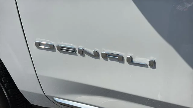 Used 2023 White GMC Denali image 43