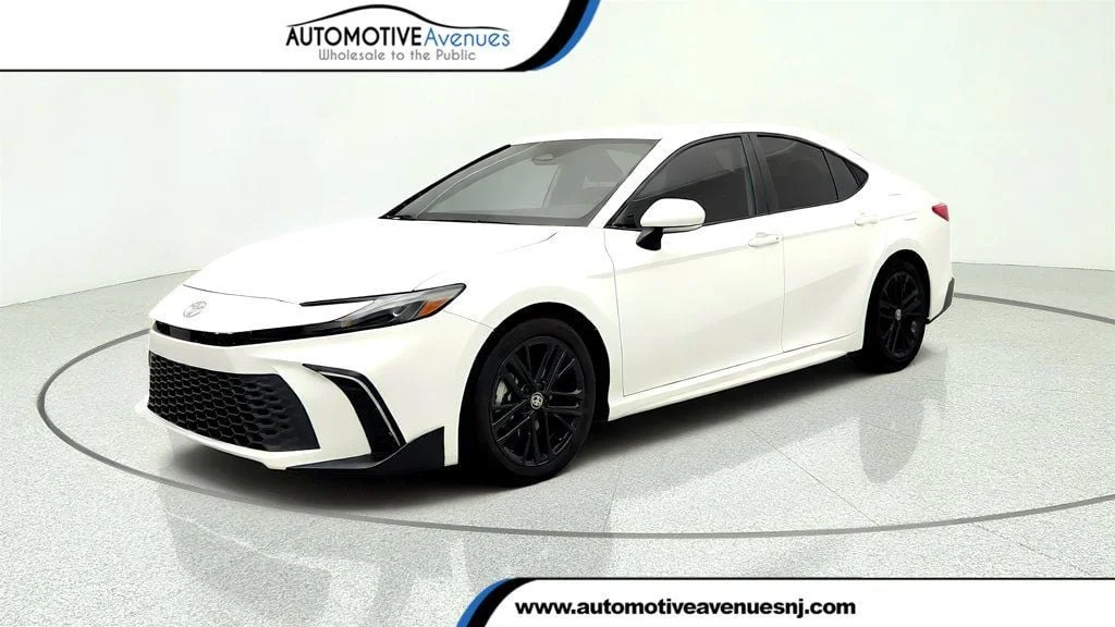 Used 2025 Ice Cap Toyota SE w/ Convenience Pkg image 1