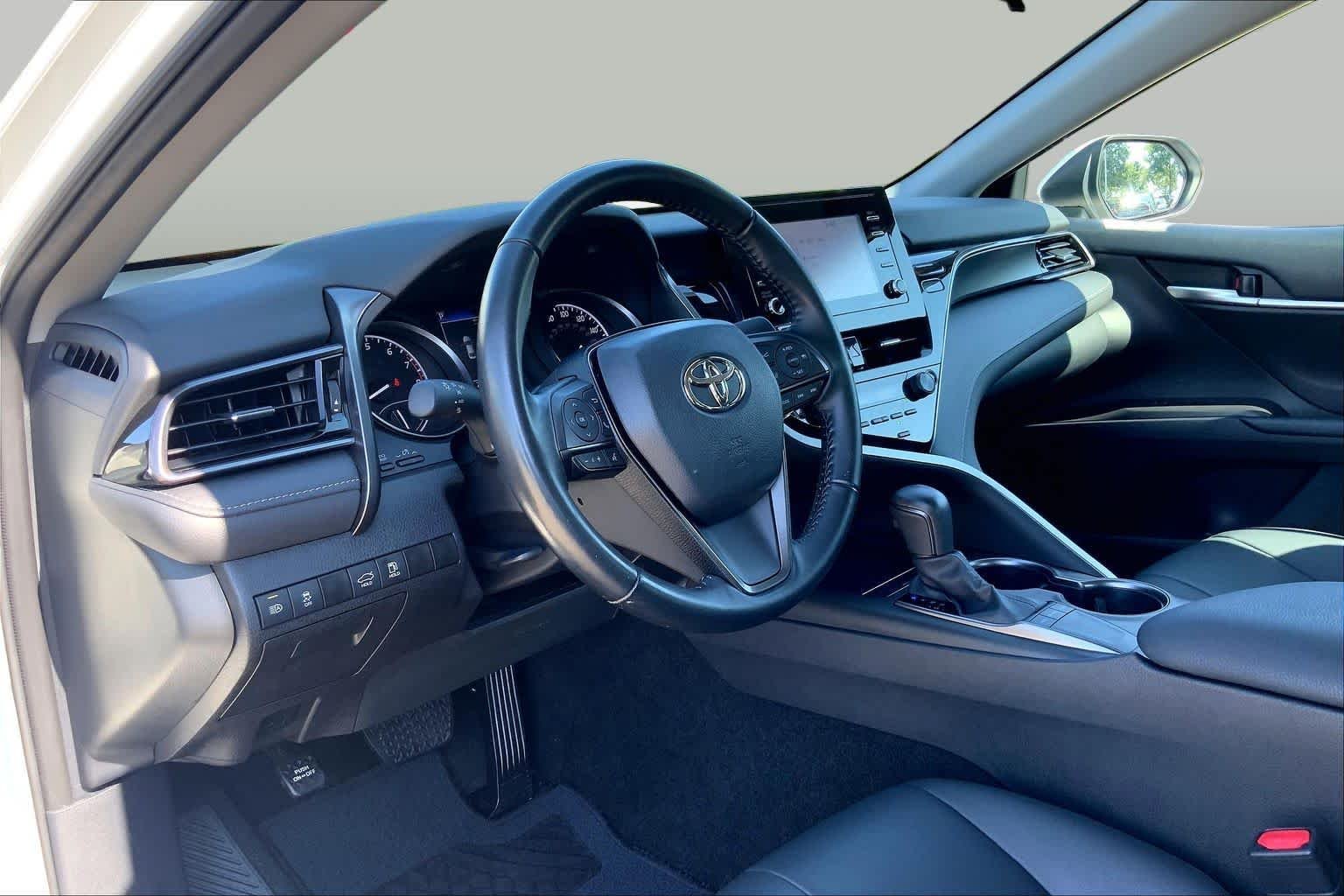 Used 2023 Ice Cap Toyota SE image 17