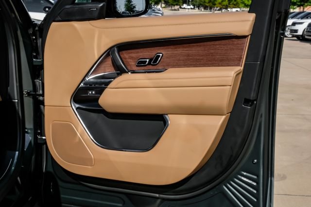 New 2026 Belgravia Green Land Rover SE image 52