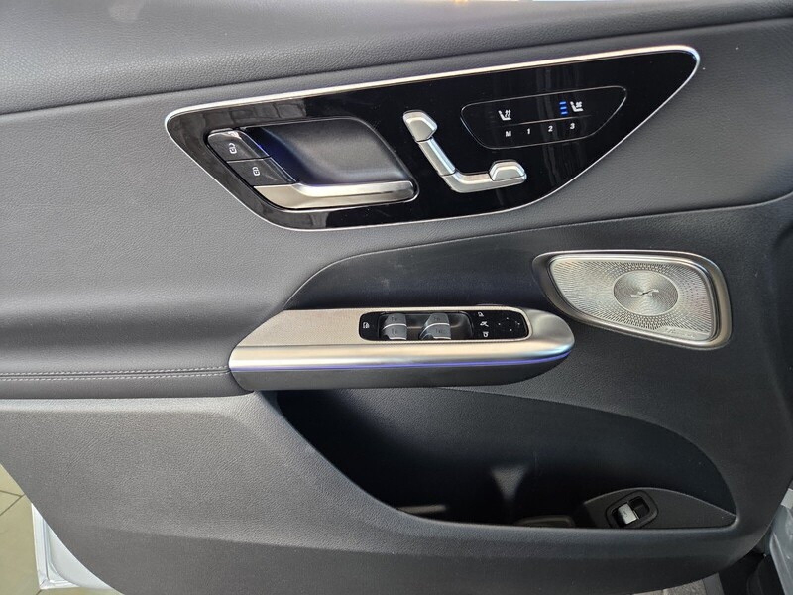 New 2026 Cirrus Silver Metallic Mercedes-Benz GLC 300 SUV image 21