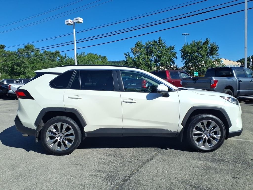 Used 2021 Blizzard Pearl Toyota XLE Premium image 3