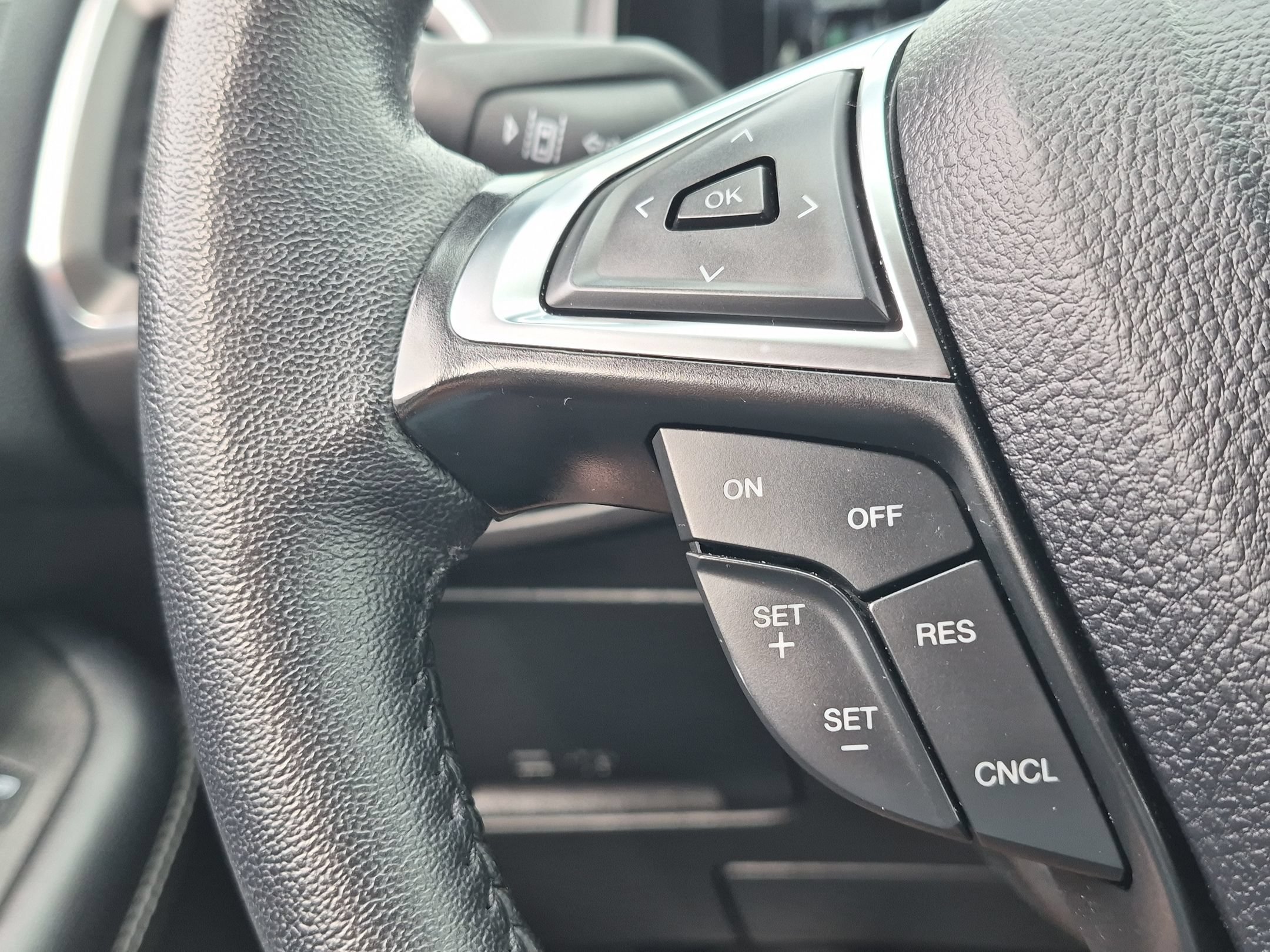 Used 2024  Ford Titanium image 17