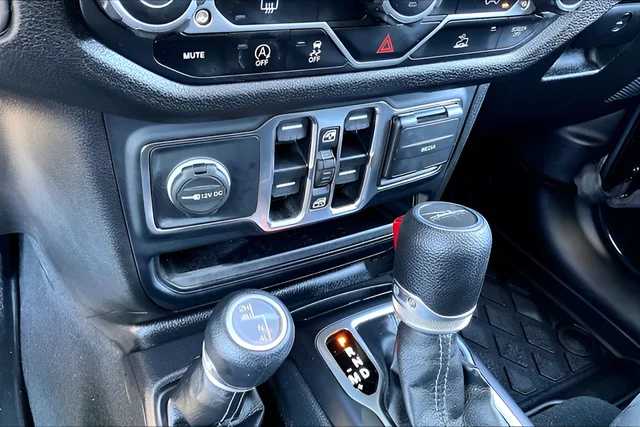 Used 2024 Black Jeep Sport S image 23
