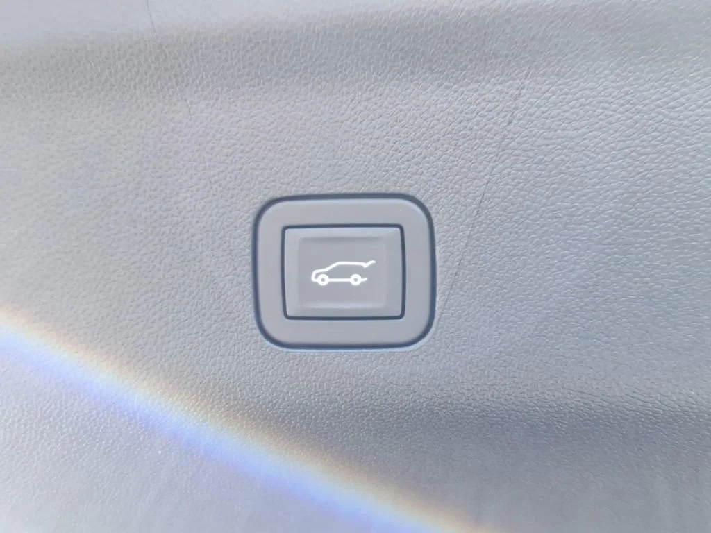 New 2026 Summit White GMC Elevation image 28