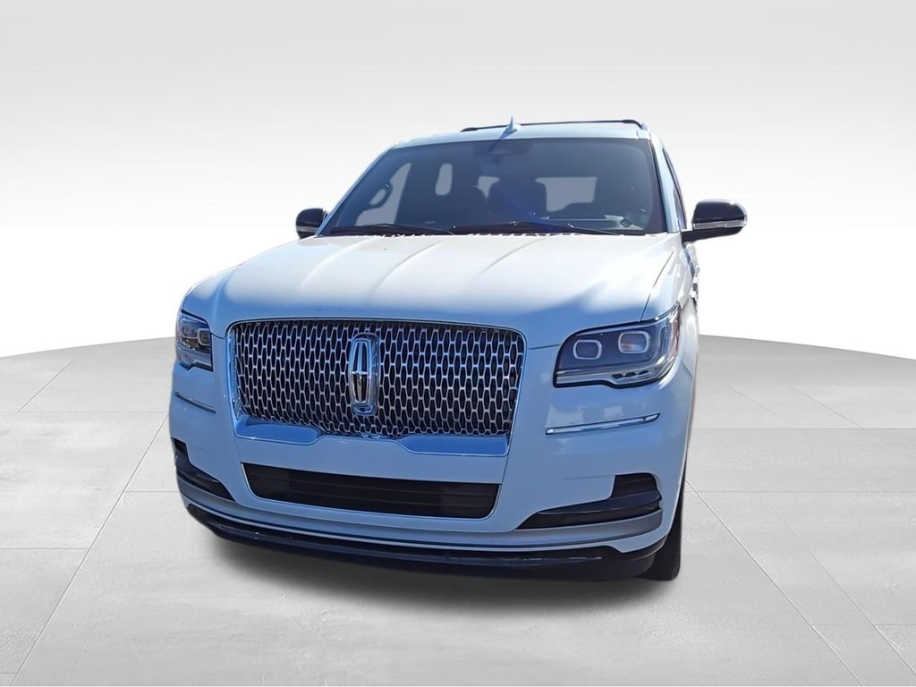 Used 2024 White Lincoln Reserve image 3