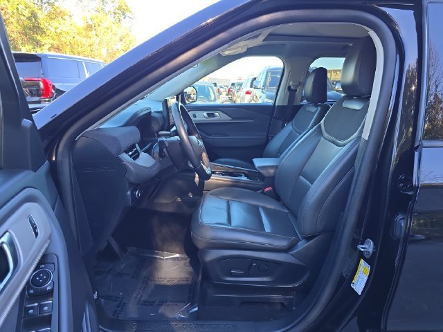 Used 2025 Black Ford Active image 13