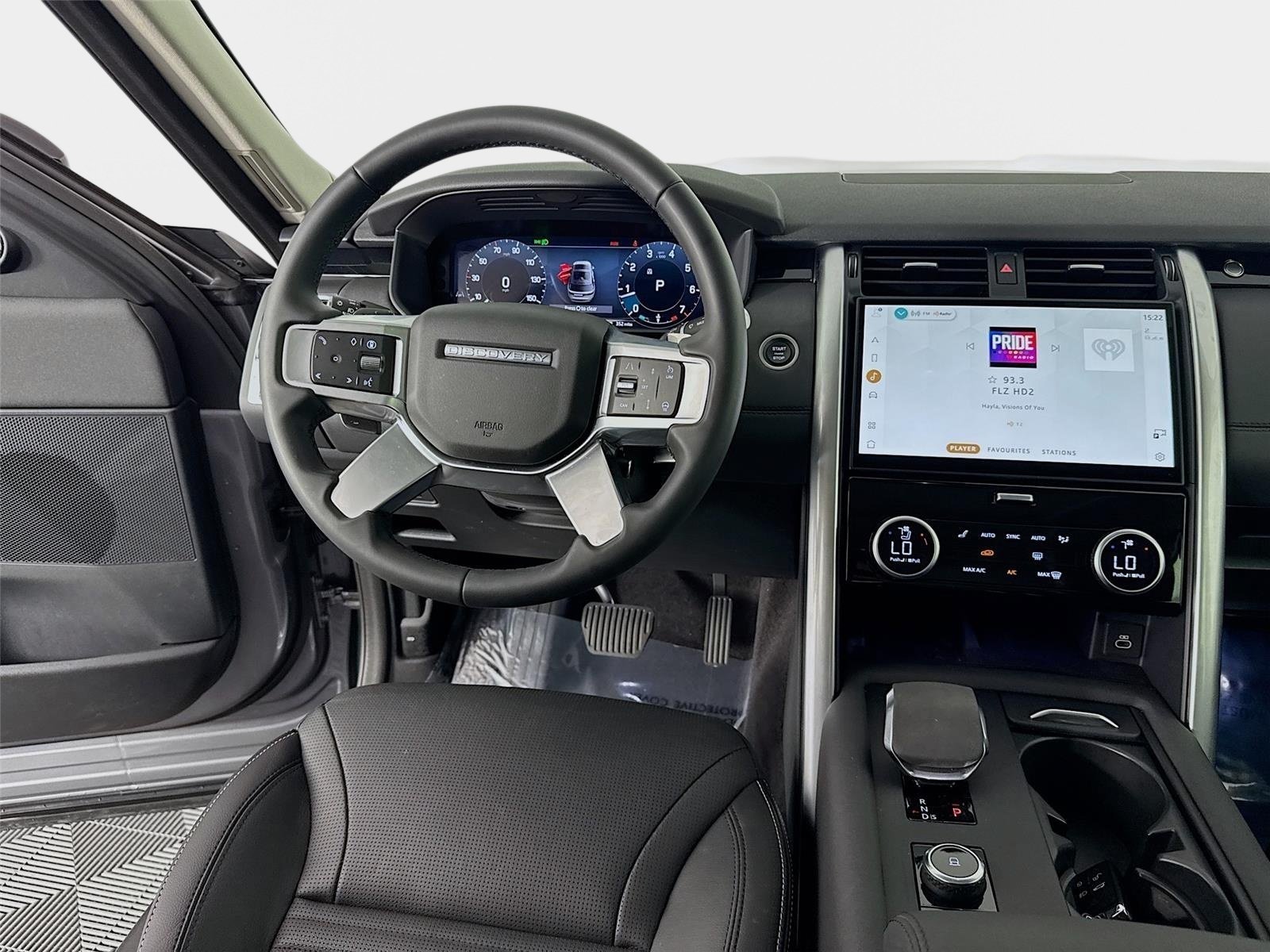 Used 2024 Gray Land Rover S image 25