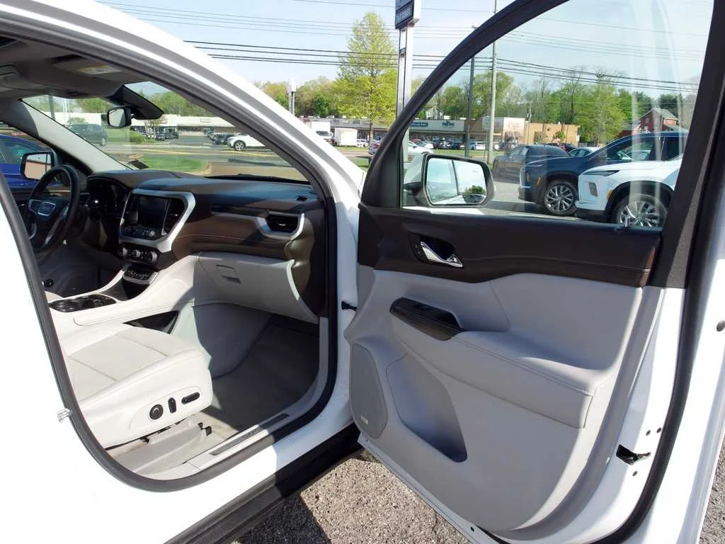 2023 GMC Acadia SLT - Photo 40