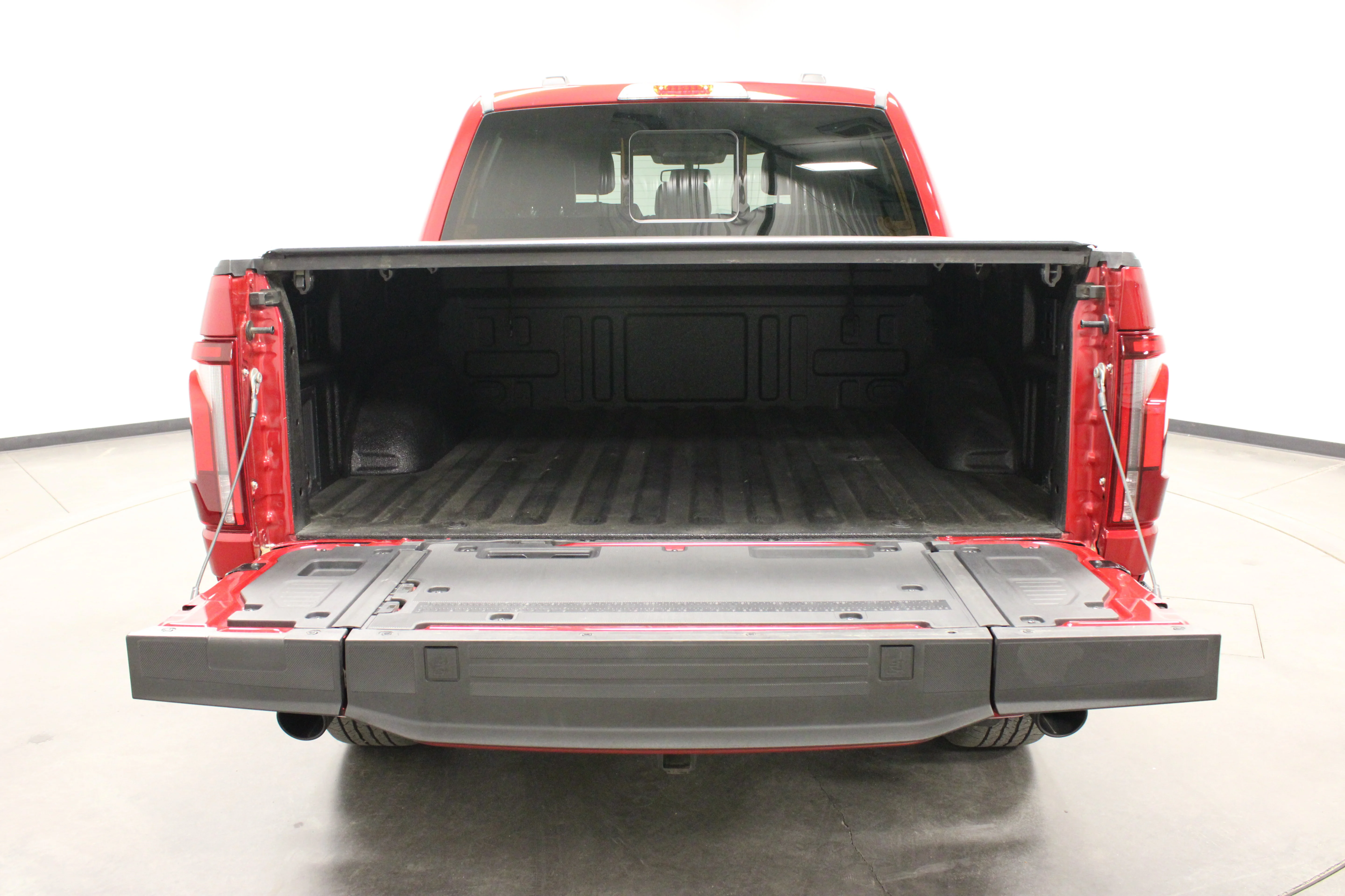 Used 2025 Rapid Red Metallic Tinted Clearcoat Ford LARIAT image 18