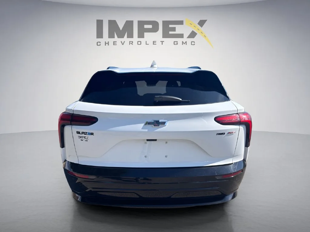 Used 2024 Summit White Chevrolet RS image 4