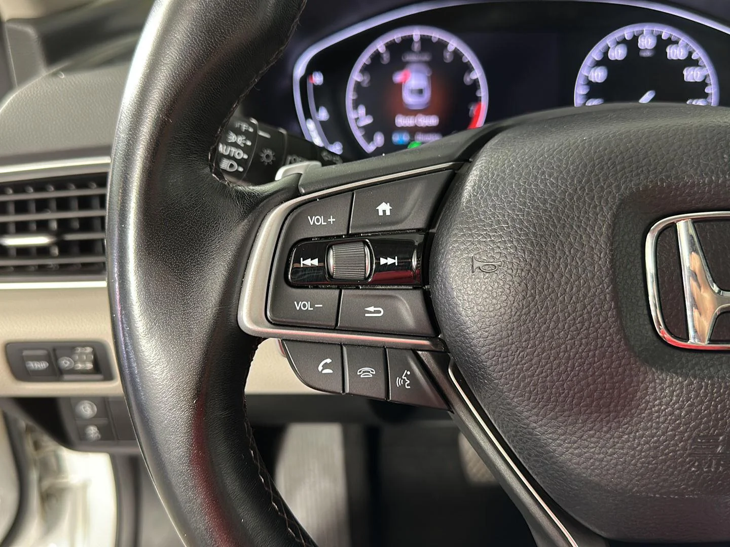 Used 2020 Platinum White Pearl Honda EX-L image 13