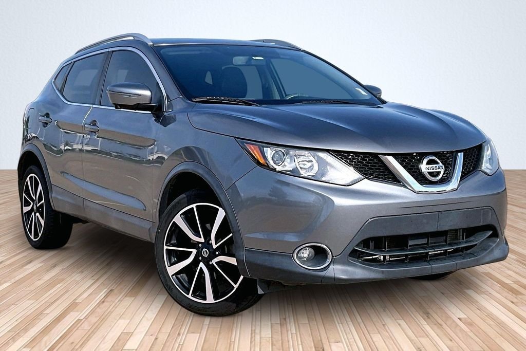 Used 2017 Gray Nissan SL image 9