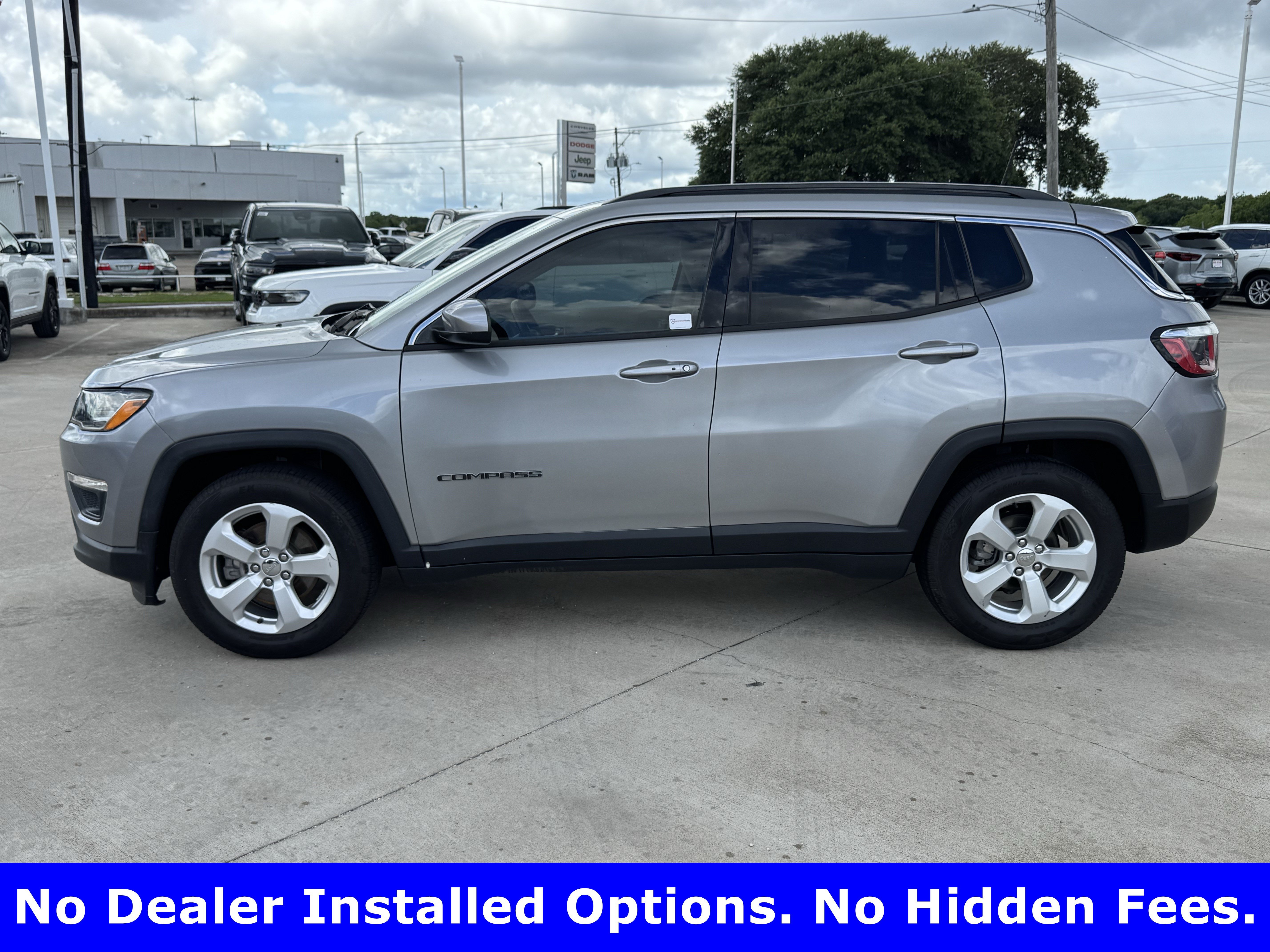Used 2020 Billet Silver Metallic Clearcoat Jeep Latitude image 6
