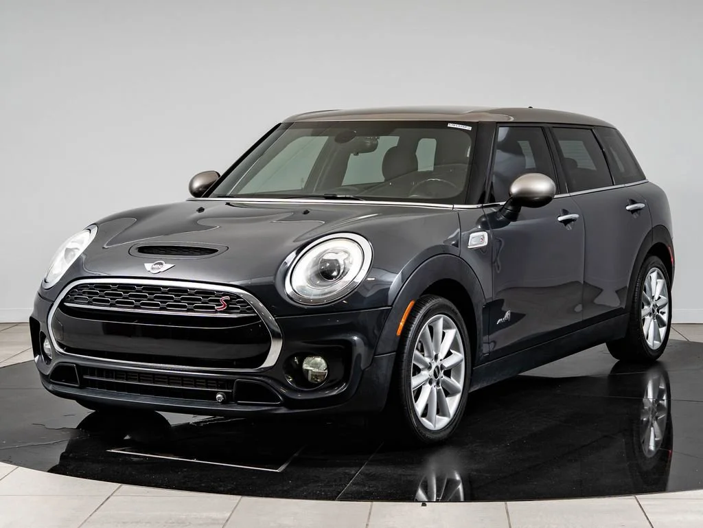 Used 2017 Gray Metallic MINI Clubman image 1
