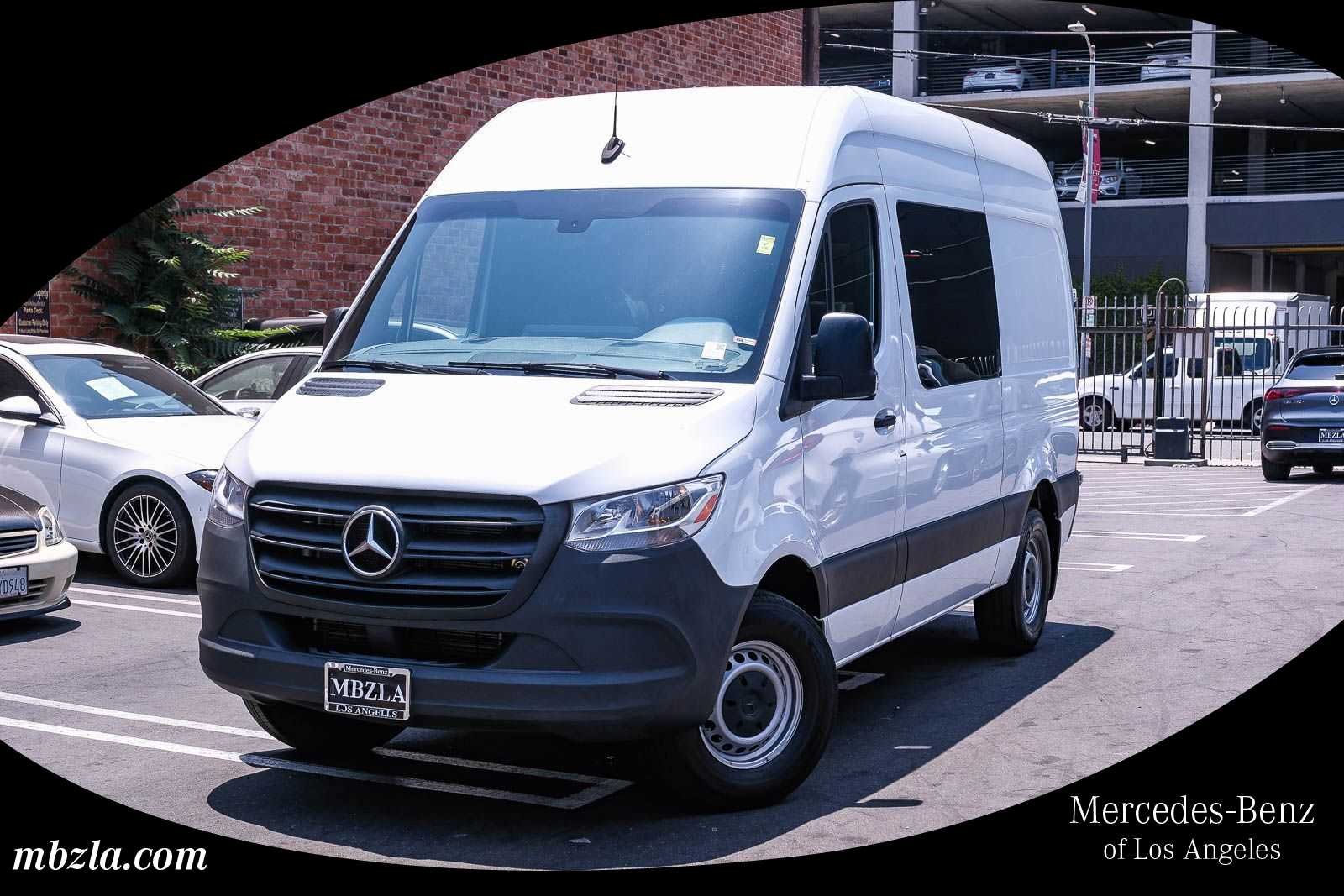 2023 Mercedes-Benz Sprinter 2500 Gas 144 WB's photo