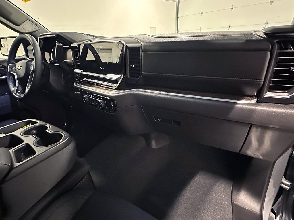 Used 2025 Gray Chevrolet LT image 26