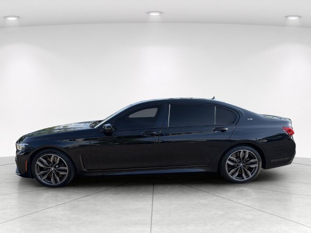 Used 2022 Black Sapphire Metallic BMW M760i xDrive image 2