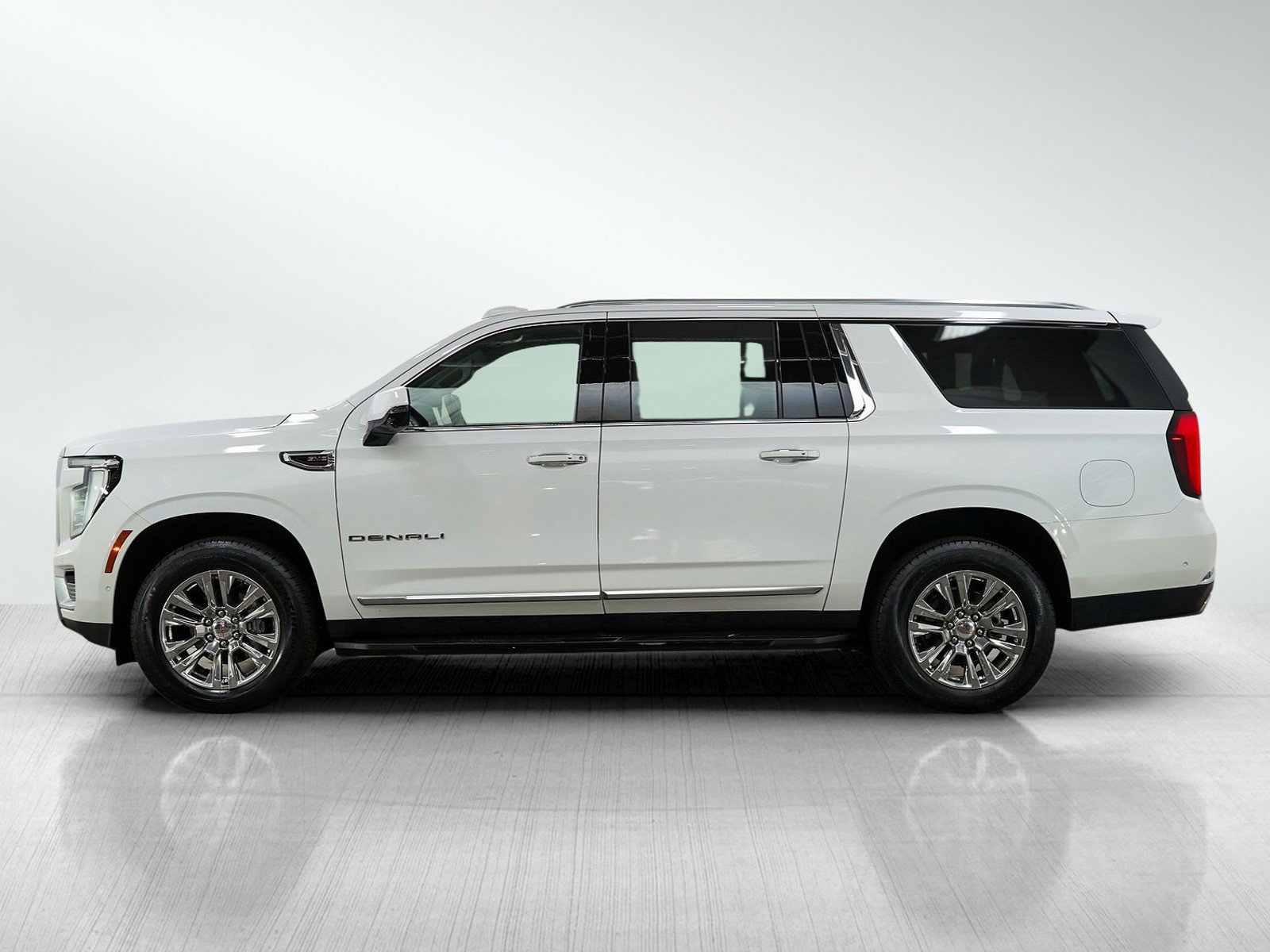 Used 2025 GMC Yukon XL Denali with VIN 1GKS2JRL7SR377112 for sale in Minneapolis, Minnesota