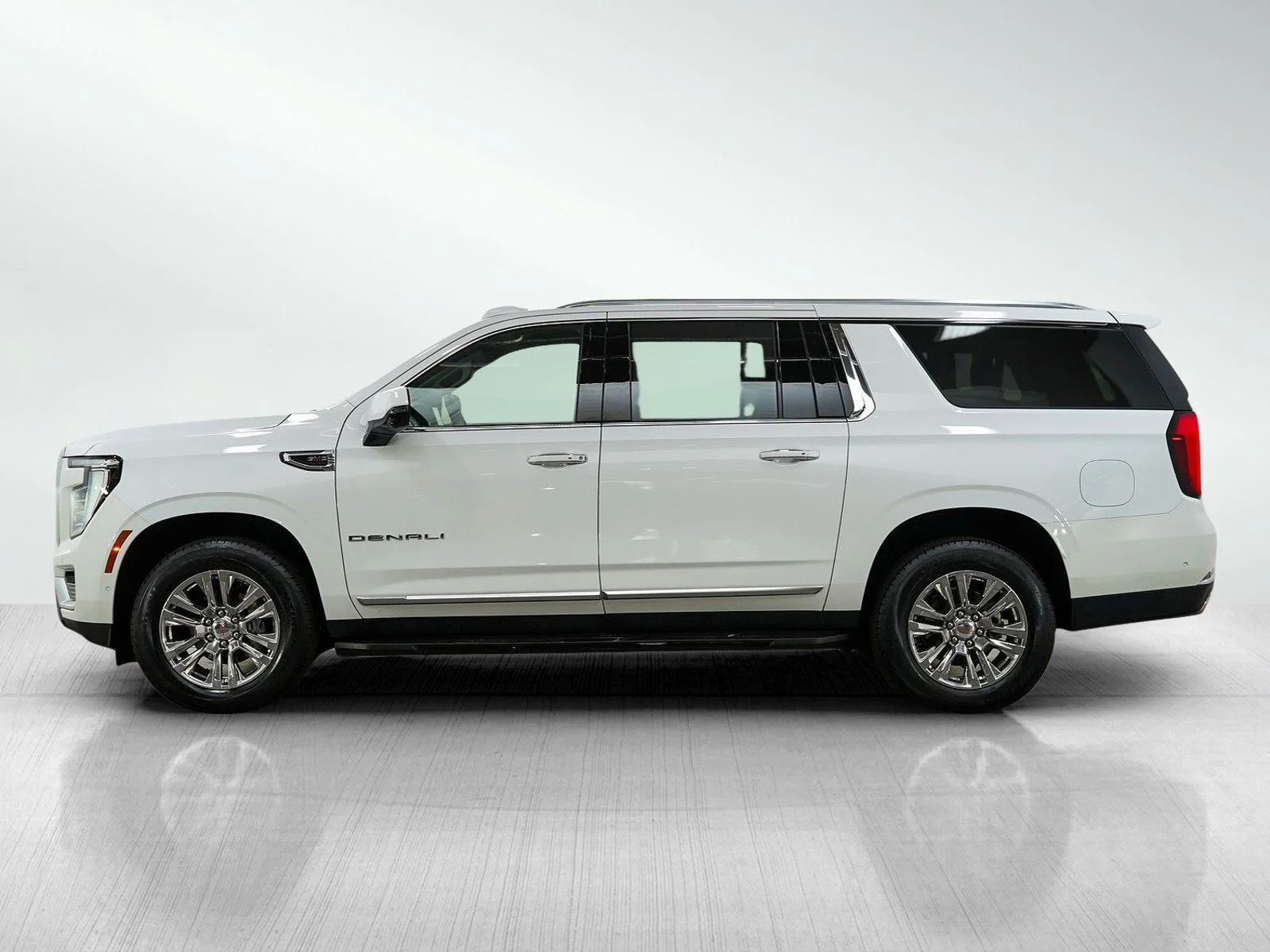 Used 2025 GMC Yukon XL Denali with VIN 1GKS2JRL7SR377112 for sale in Minneapolis, Minnesota
