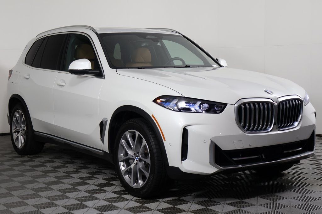 Certified Used 2026 White Metallic BMW xDrive40i image 3
