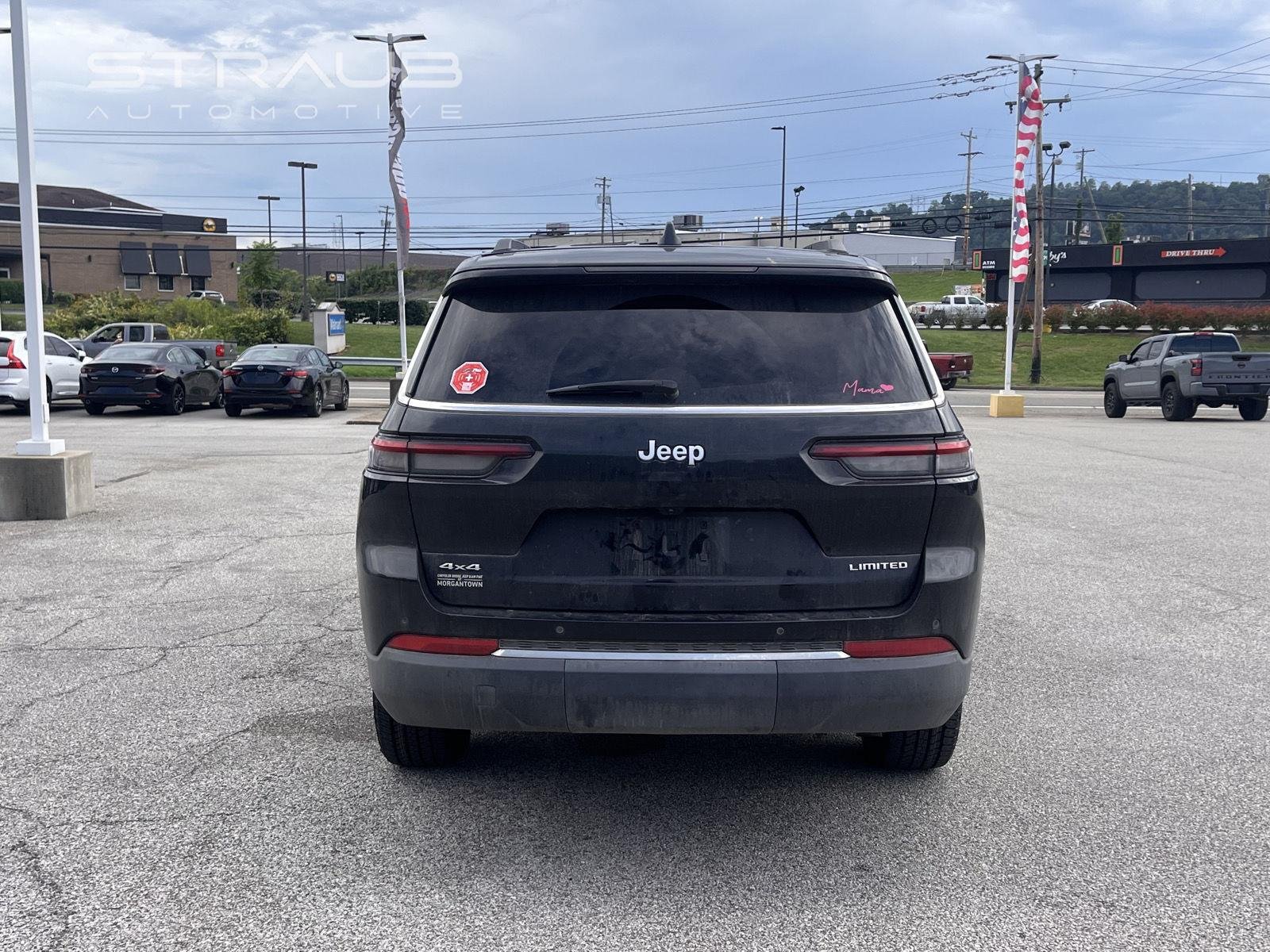 Used 2025 Diamond Black Crystal Pearlcoat Jeep Limited image 5