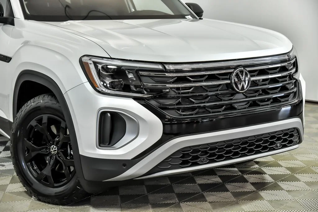 New 2026 White/off-white Volkswagen 2.0T Peak Edition image 2